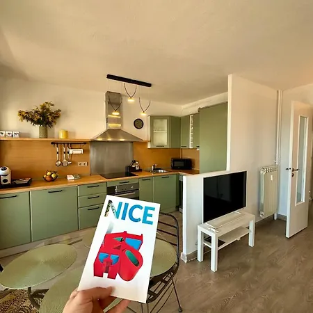 Stunning Sea Views, Full Sun Exposure Nicea
